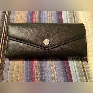 MICHAEL KORS JET SET TRAVEL LARGE ENVELOPE  WALLET BLACK LEATHER/PINK INSIDE
